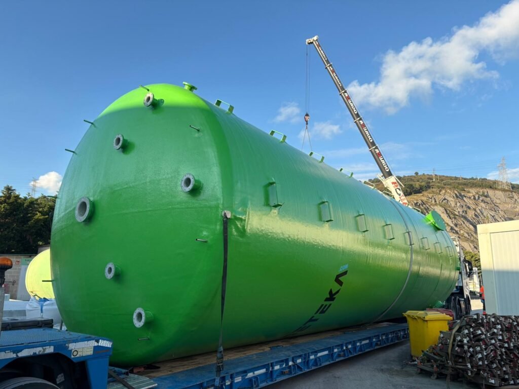 Depósito PRFV MARPOL de 160 m³ para almacenamiento de residuos industriales y marítimos